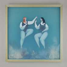 Load image into Gallery viewer, Bañistas Dialogando | Sonia Alins | Painting