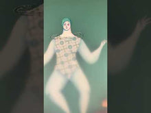 Load and play video in Gallery viewer, La Bañista del Arrecife Rosado (Swimmer by the Pink Reef) | Sonia Alins | Painting